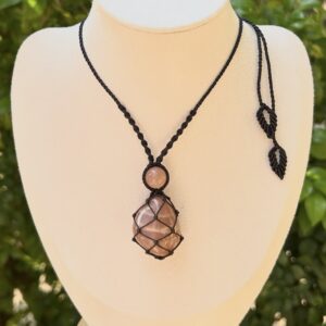 Vòng cổ macrame kết hợp đá Peach moonstone (MC-NEC-PMON-62)