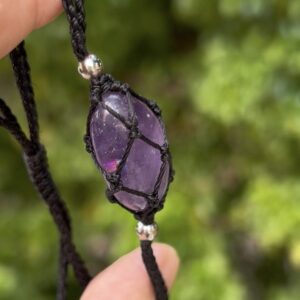Vòng tay macrame kết hợp đá Amethyst (MC-BRA-AME-3)