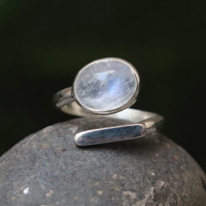 Nhẫn bạc đá Moonstone (SL-RNG-MON-145)