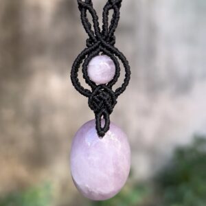 Vòng cổ macrame kết hợp đá Kunzite (MC-NEC-KUN-51)