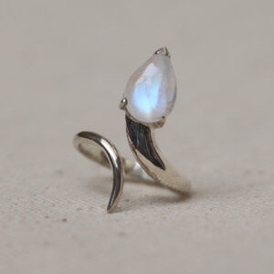 Nhẫn bạc đá Moonstone (SL-RNG-MON-136)
